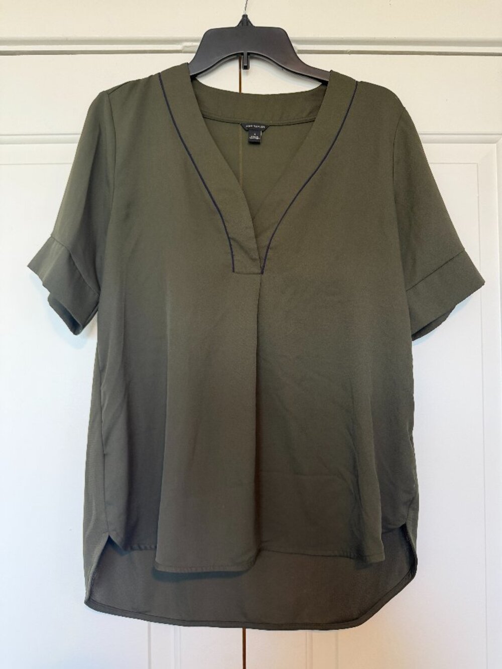 Ann Taylor Piped V-Neck Tee in Forest Green